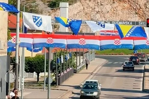 Grad Stolac pozvao udruženja i pojedince da uklone navijačke zastave