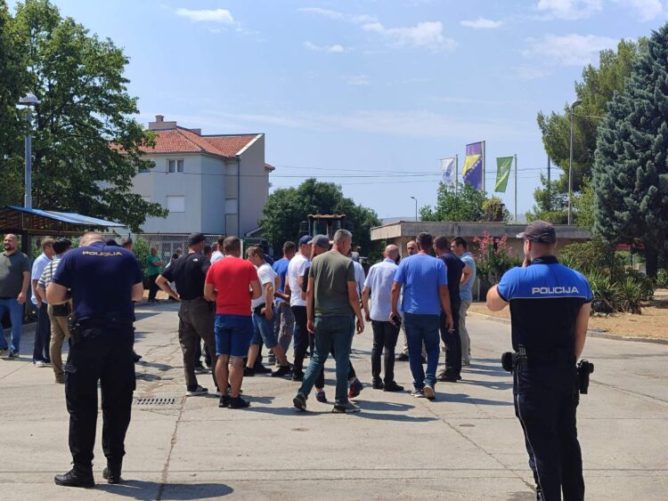 Koordinacija sindikata obrazovanja HNK pružila podršku otpuštenim radnicima JP Komunalno