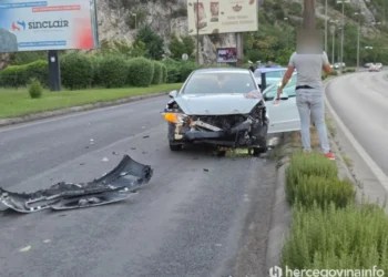 Dvije osobe povrijeđene u težoj saobraćajnoj nesreći u Mostaru, među njima i dijete