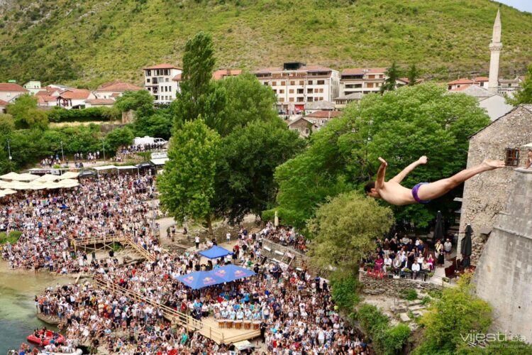 Igor Kazić i Evald Krnić pobjednici 460. skokova sa Starog mosta u Mostaru