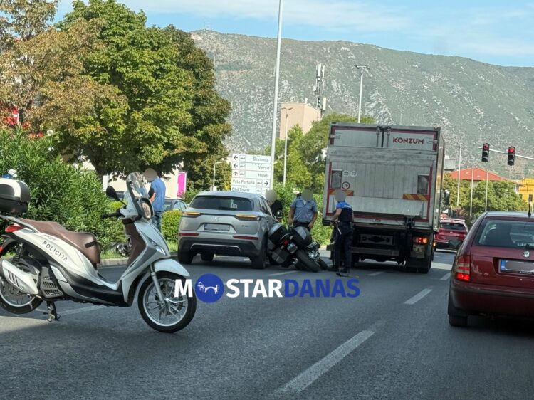 Dvije saobraćajne nesreće izazvale saobraćajni kolaps u Mostaru
