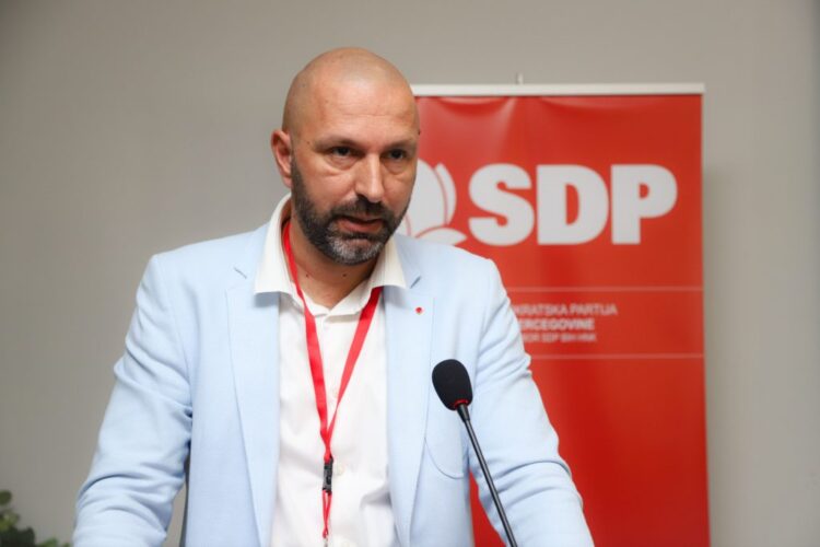 Predsjednik mostarskog SDP-a osudio prijetnje smrću ministru Šuti: “Na političke stavove odgovarajmo argumentima, činjenicama i demokratskim sredstvima”