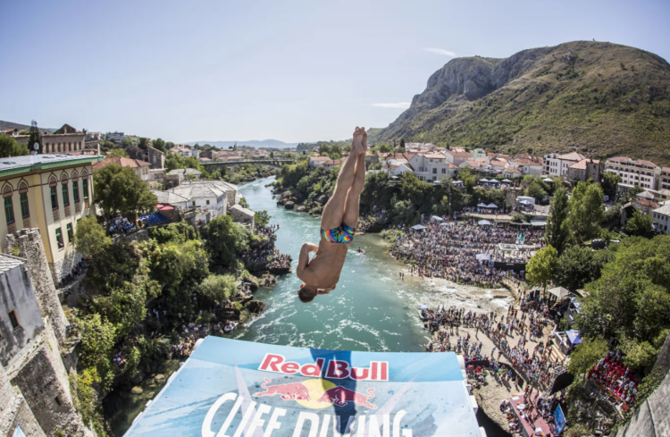 Constantin Popovici i Rhiannan Iffland pobjednici Red Bull Cliff Divinga u Mostaru