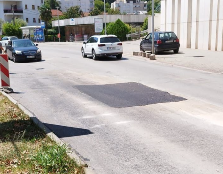 Za rubrike „vjerovali ili ne”: JP Komunalno se pohvalilo asfaltiranjem svega kvadrat i po ceste
