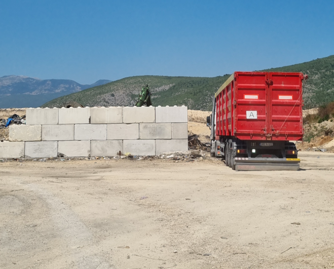 Počeo pretovar i odvoz otpada iz kruga JP Deponija na deponije van Hercegovine