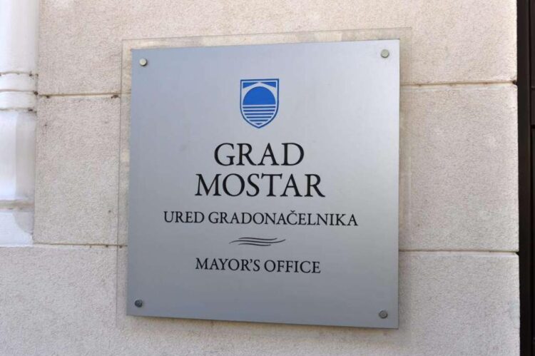 Grad Mostar zapošljava novih osam državnih službenika: Plate do 2.580 KM