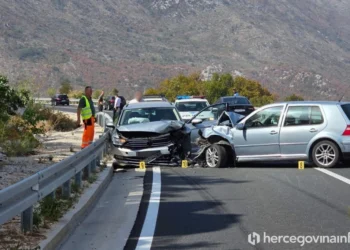 Teška saobraćajna nesreća na cesti Neum – Stolac, dvije osobe prevezene u Mostar