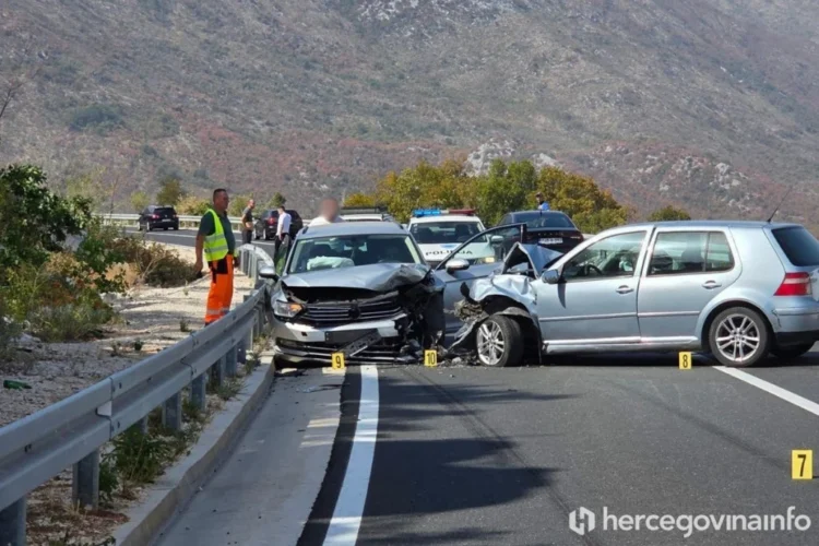 Teška saobraćajna nesreća na cesti Neum – Stolac, dvije osobe prevezene u Mostar