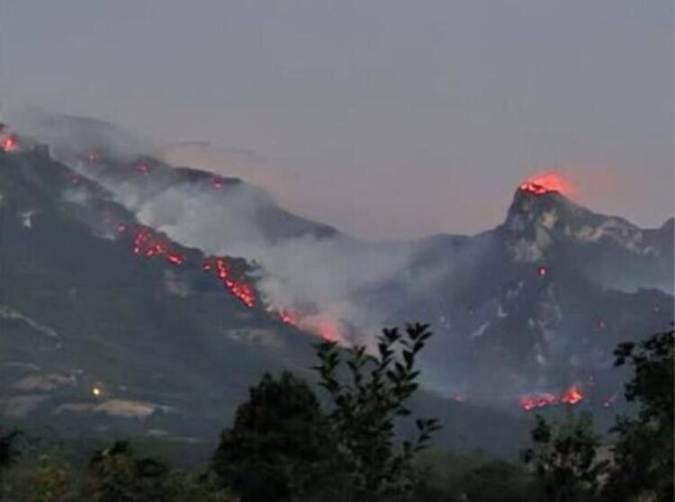 Požari i dalje aktivni u Konjicu, vatrogasci angažovani na više lokacija u HNK