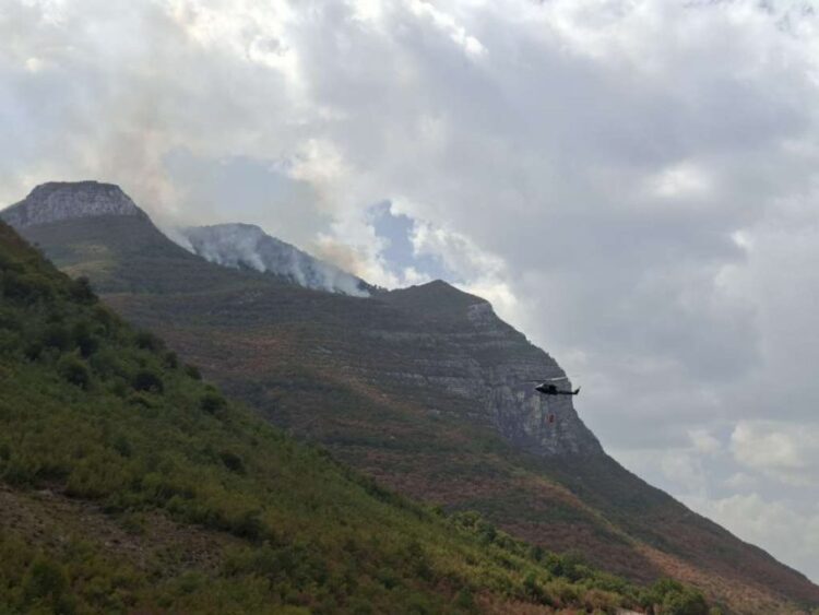 Kiša ugasila požar u Drežnici, helikopter OS BiH izbacio 22.000 litara vode