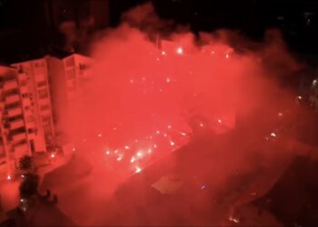 Red Army bakljadom i vatrometom ‘zapalio’ Mostar: Jasna poruka pred večerašnji duel Veleža i Sloge
