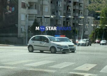 Sudar policijskog i putničkog vozila u Mostaru, saobraćaj se odvija bez većih zastoja