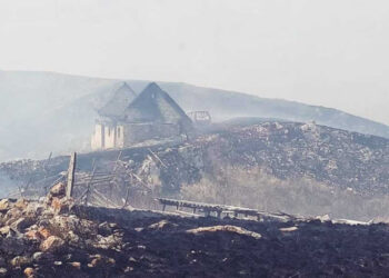 Hercegovina: U velikom požaru izgorjele četiri kuće, u gašenje uključeni helikopter OS BiH i Air Tractori