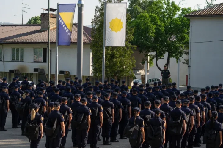 Skandal na Policijskoj akademiji: Kadeti MUP-a HNK veličali Ratka Mladića, ovo su njihova imena