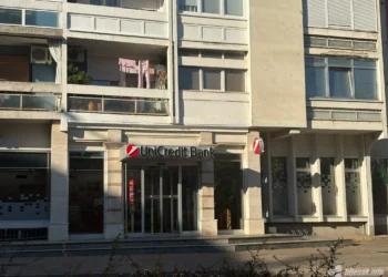 U Mostaru opljačkana banka usred dana: Maskirani razbojnici presreli zaštitare i ukrali novac